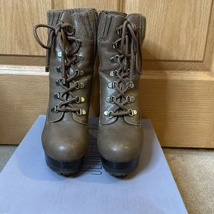 JLO 4” lace up boot